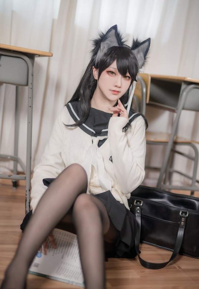 Halo_酱 - 碧蓝航线爱宕校服 [12P-81MB]