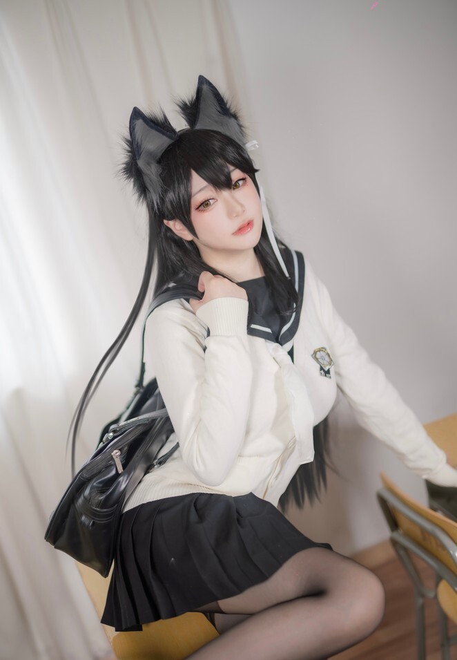 Halo_酱 - 碧蓝航线爱宕校服 [12P-81MB]