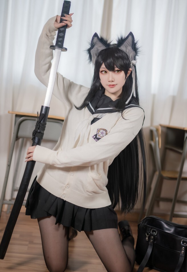 Halo_酱 - 碧蓝航线爱宕校服 [12P-81MB]