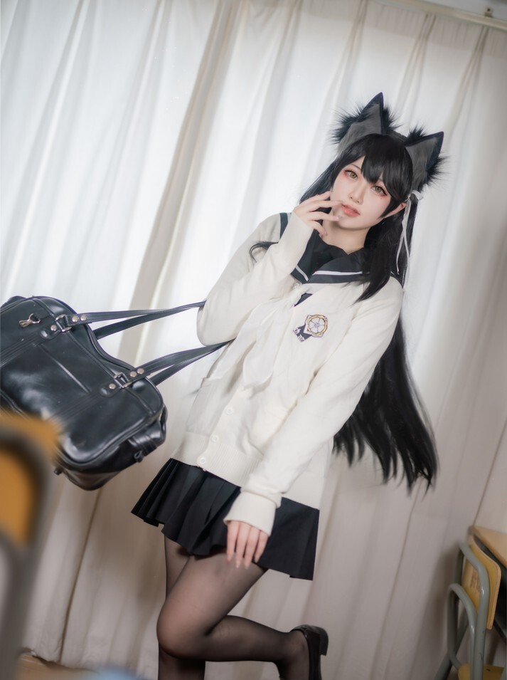 Halo_酱 - 碧蓝航线爱宕校服 [12P-81MB]