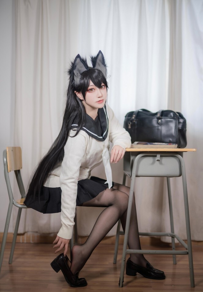 Halo_酱 - 碧蓝航线爱宕校服 [12P-81MB]