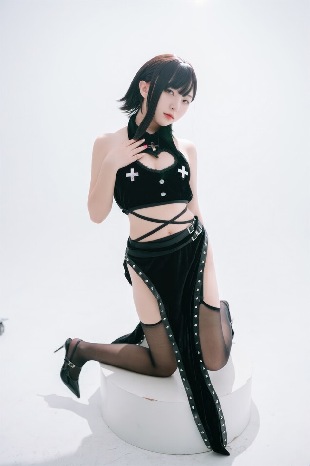 花铃 - 吊带袜修女 [71P-400MB]