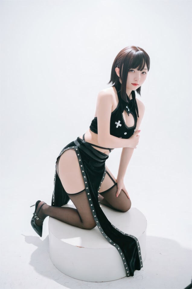 花铃 - 吊带袜修女 [71P-400MB]