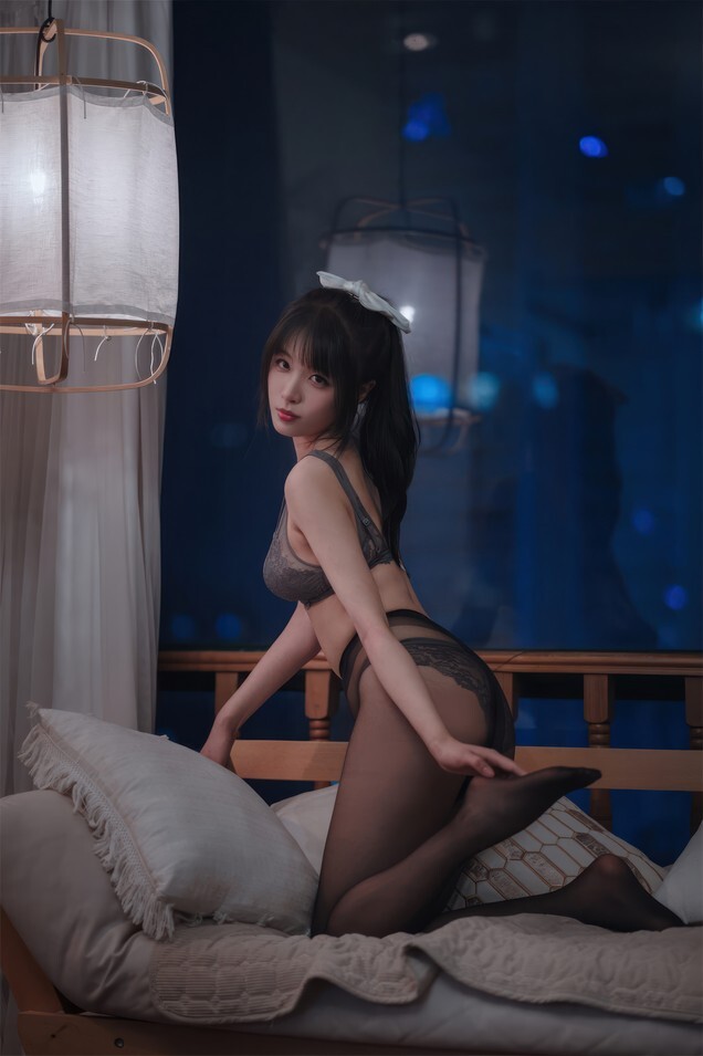 轩萧学姐 - 23.04月舰长 灰色蕾丝 [50P-320MB]