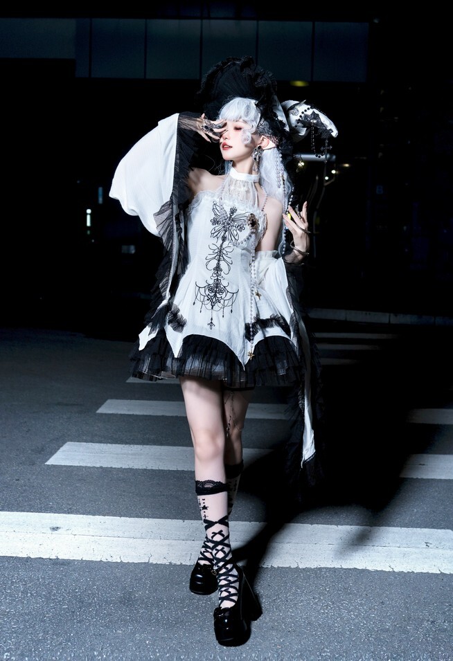 花甲conch - 魔女 [18P-339MB]