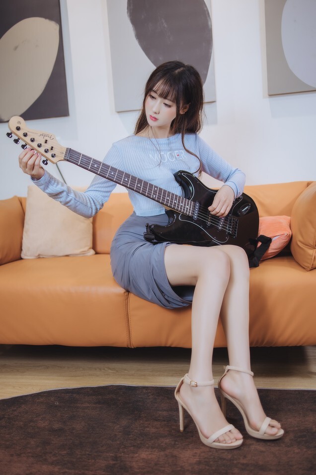 羽生三未 - 吉他妹妹 [43P-757MB]