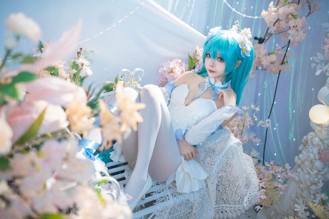 艾西Aiwest – 初音 粉蝶花 [42P-161MB]