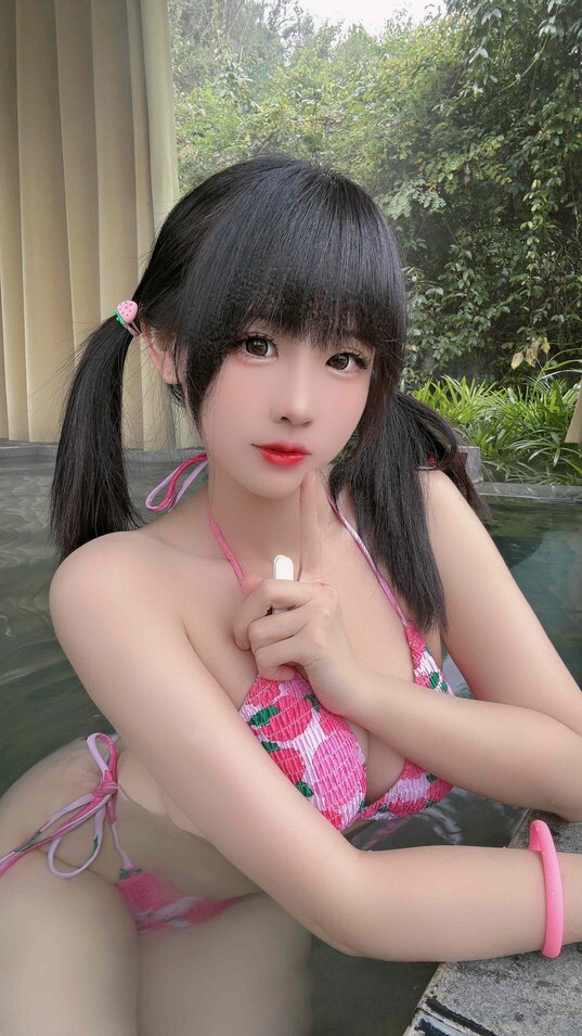 miko酱ww - 冬日温泉2 [24P-595MB]