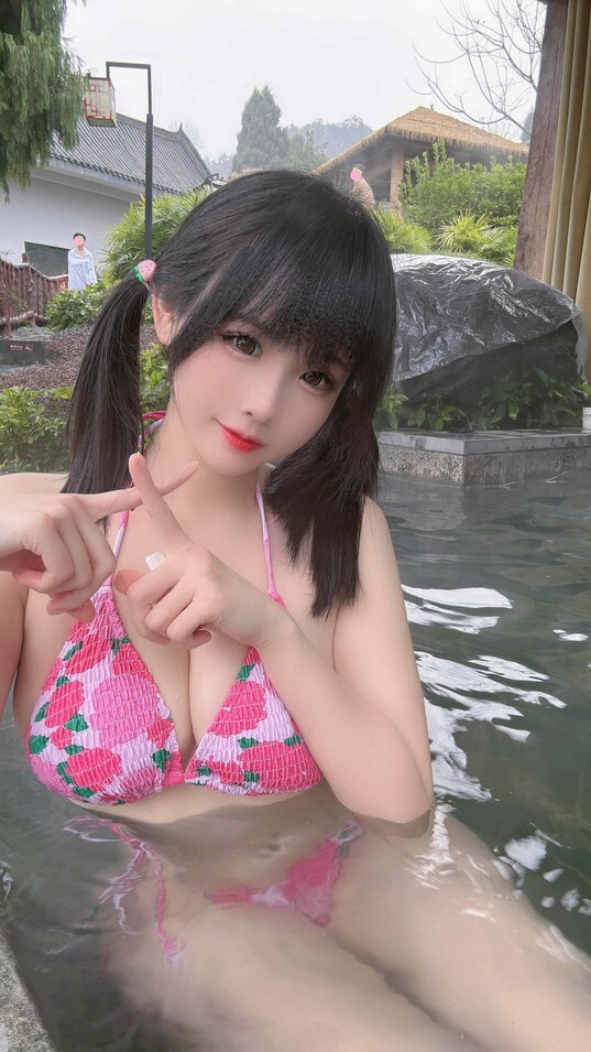 miko酱ww - 冬日温泉2 [24P-595MB]