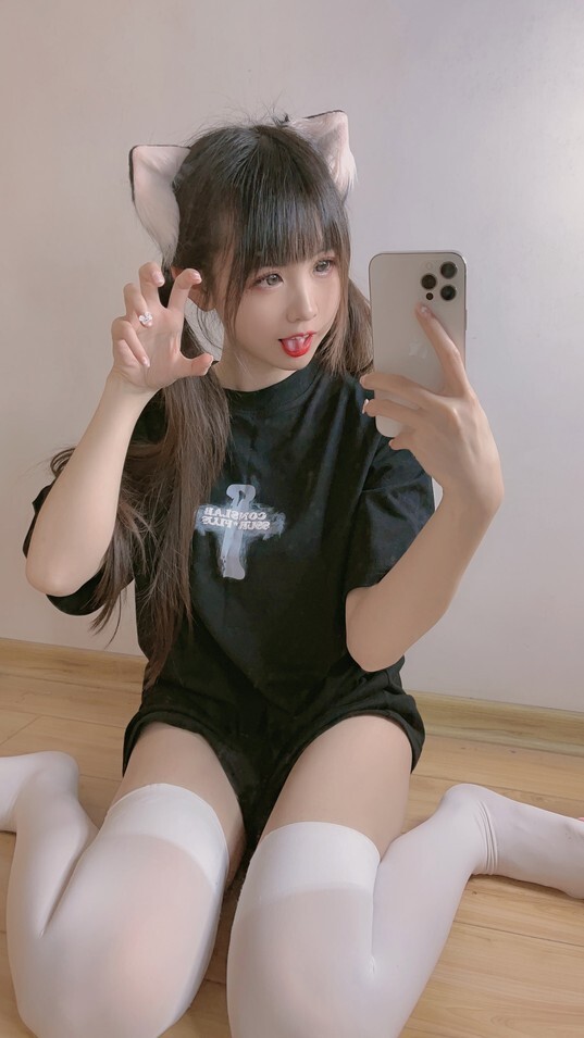 miko酱ww - 自拍系列mikoの白丝03 [201P-1.06GB]