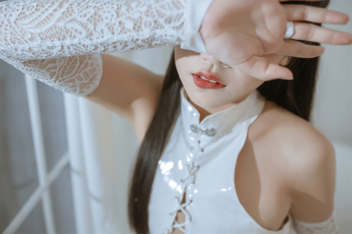 不呆猫 – 靡烟白皮旗袍 [54P2V-867MB]