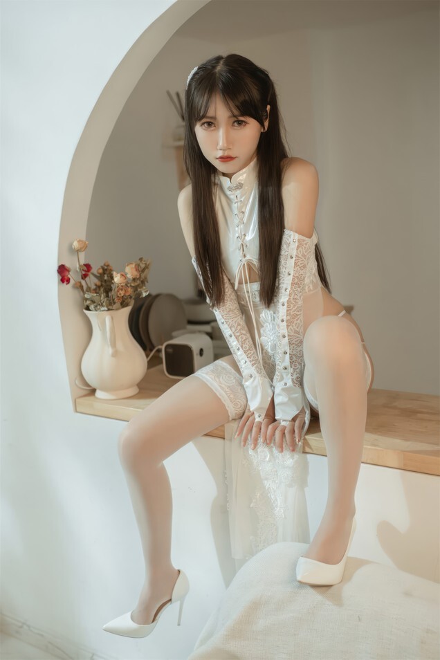 不呆猫 - 靡烟白皮旗袍 [54P2V-867MB]