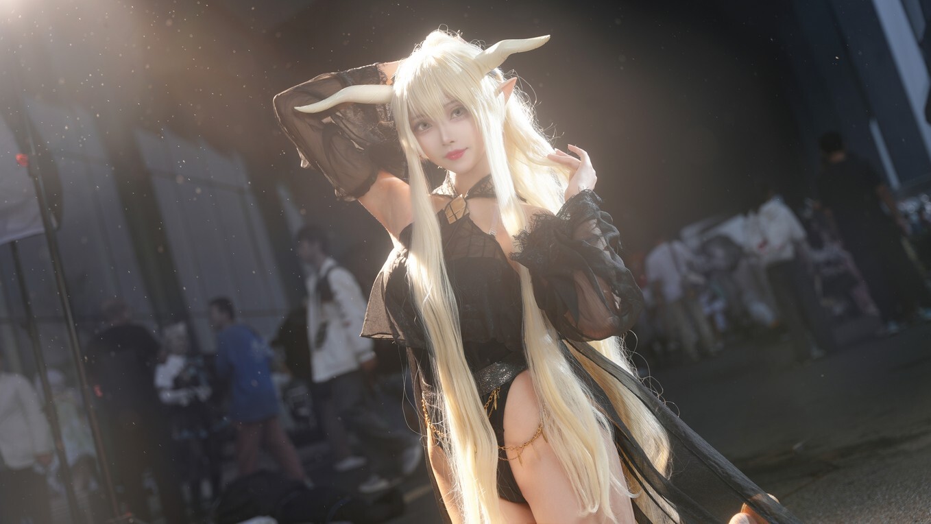 凰儿_ - 闪灵泳装 [14P-63.3MB]