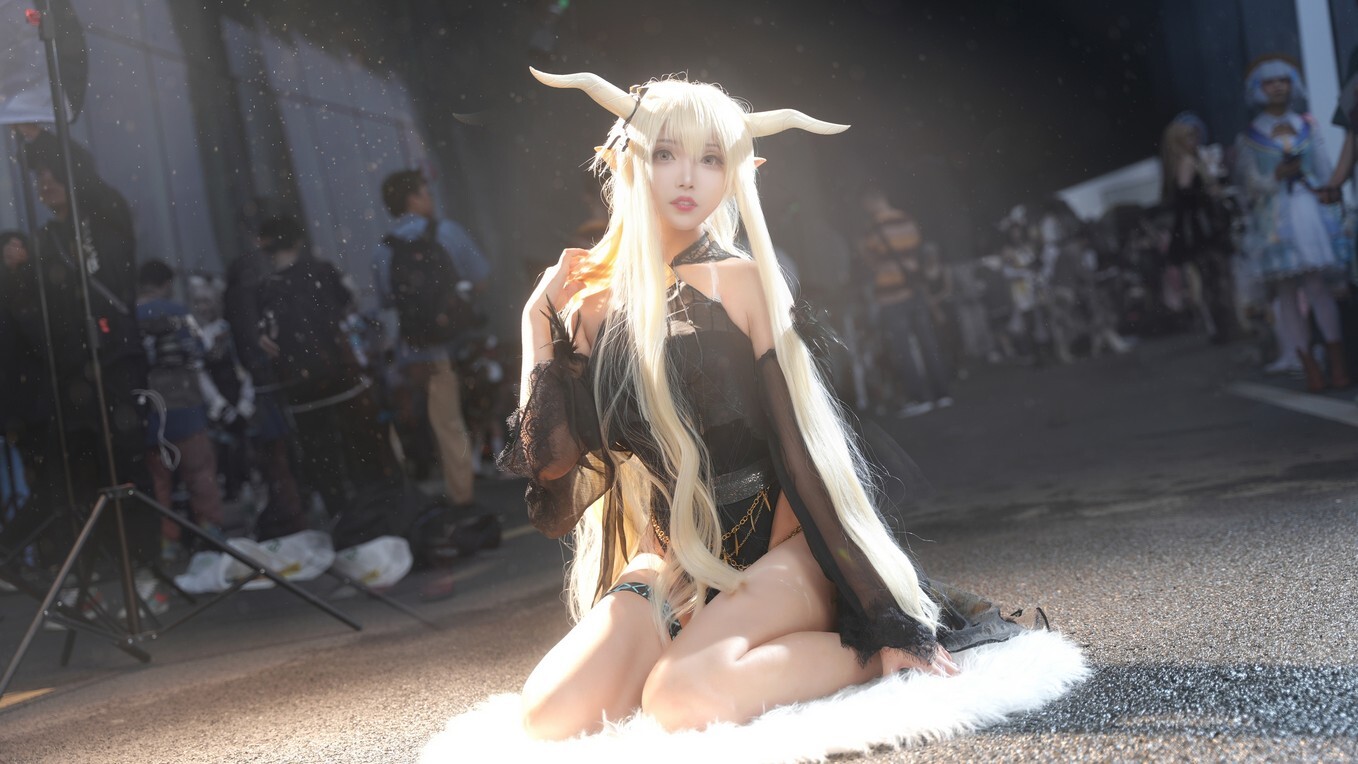 凰儿_ - 闪灵泳装 [14P-63.3MB]