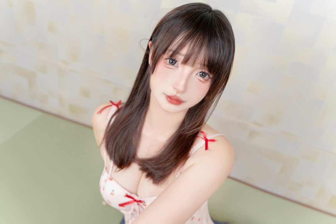 神楽坂真冬 - 睡衣少女 [75P2V-315MB]