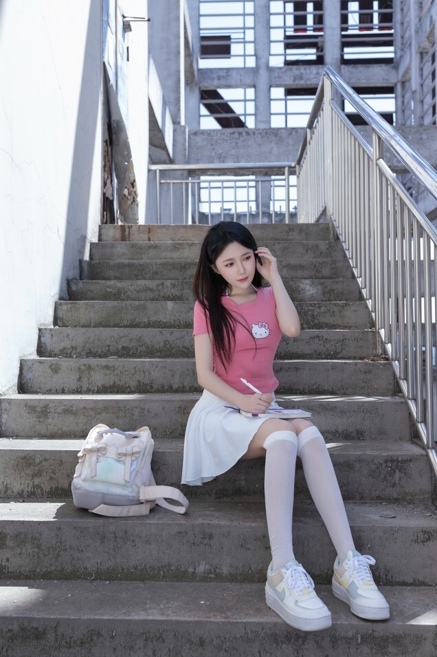 鱼子酱Fish - 天台少女 [86P-719MB]