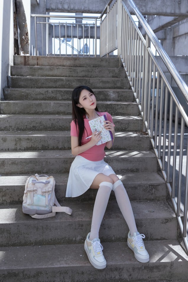 鱼子酱Fish - 天台少女 [86P-719MB]