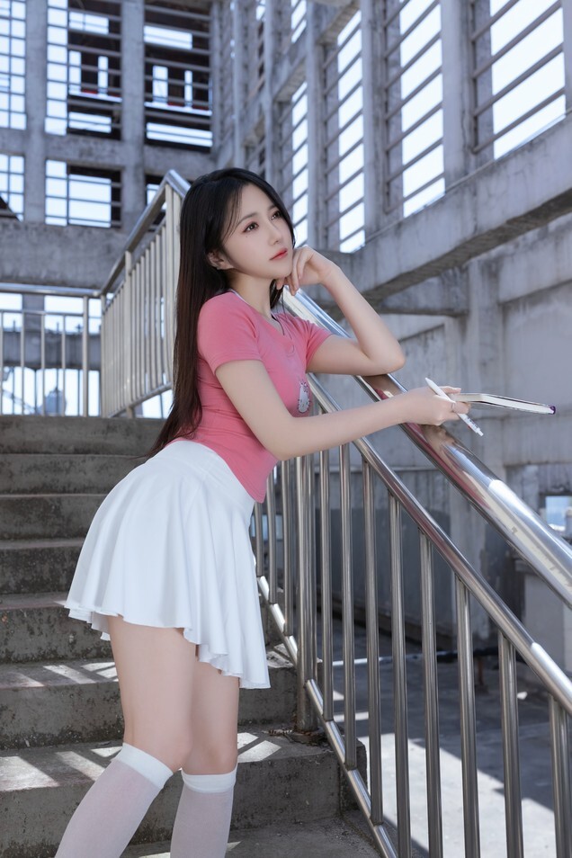 鱼子酱Fish - 天台少女 [86P-719MB]