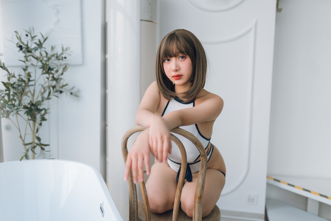 浅安安 - 火华家竞泳 [26P-243MB]