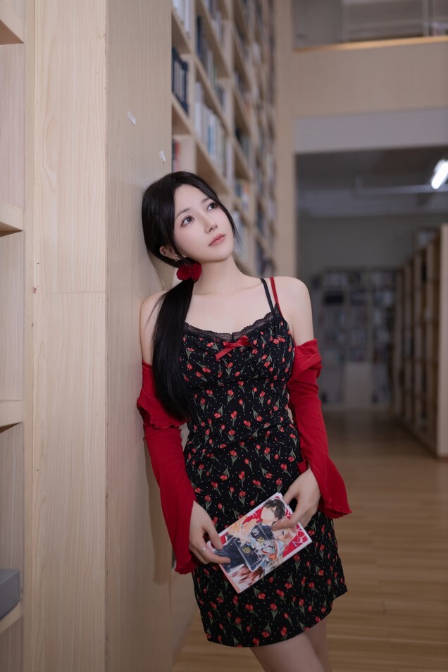 鱼子酱Fish - 图书馆 [82P-900MB]