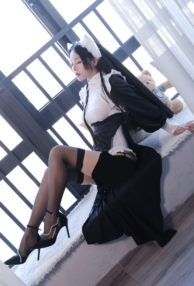 苏嫣嫣阿姨 - 修女 [30P-93.4MB]