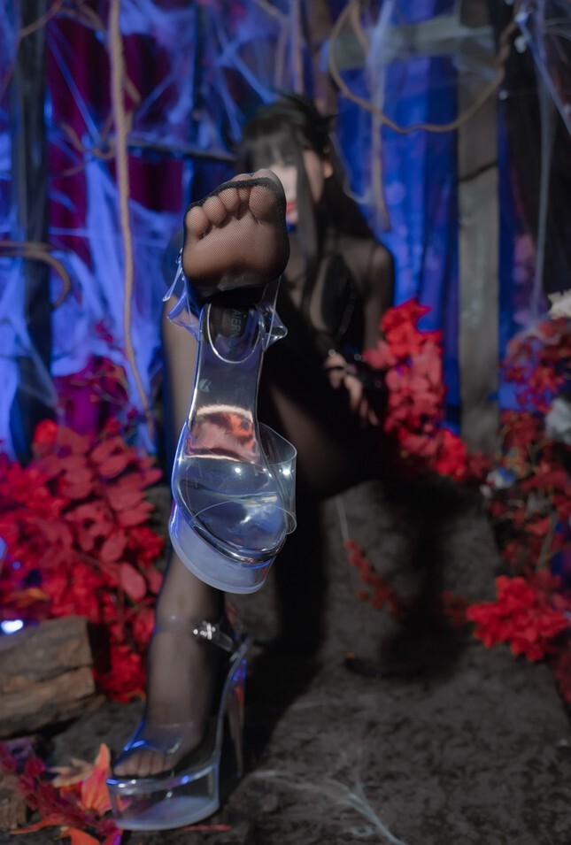 轩萧学姐 - 万圣节魅魔 [124P1V-706MB]