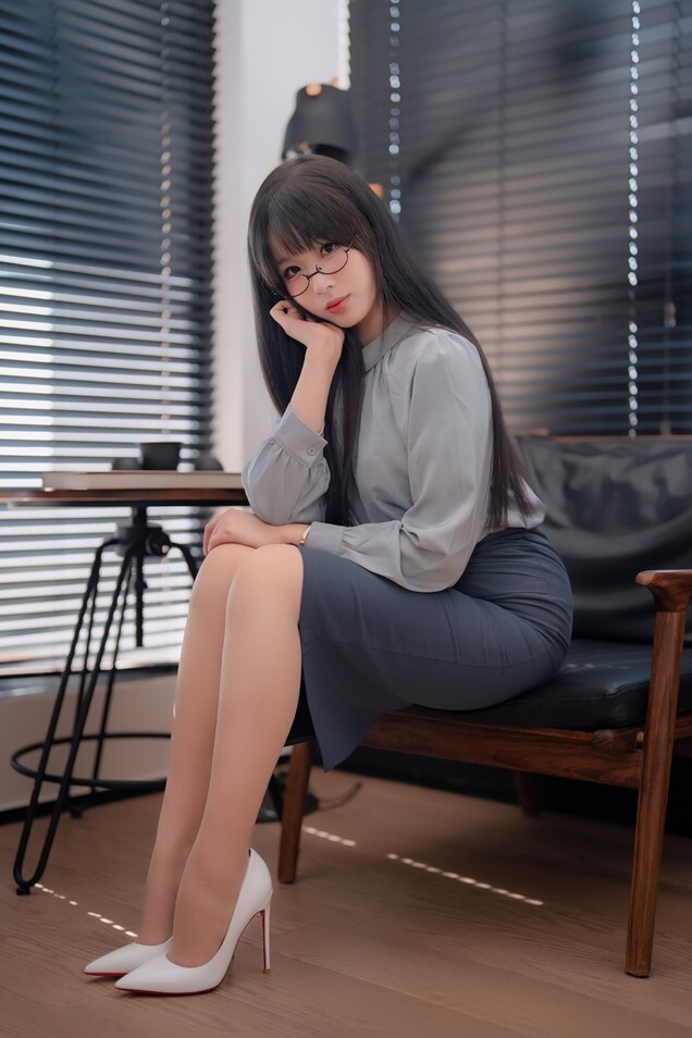 轩萧学姐 - 蓝裙OL [190P4V-1.49GB]