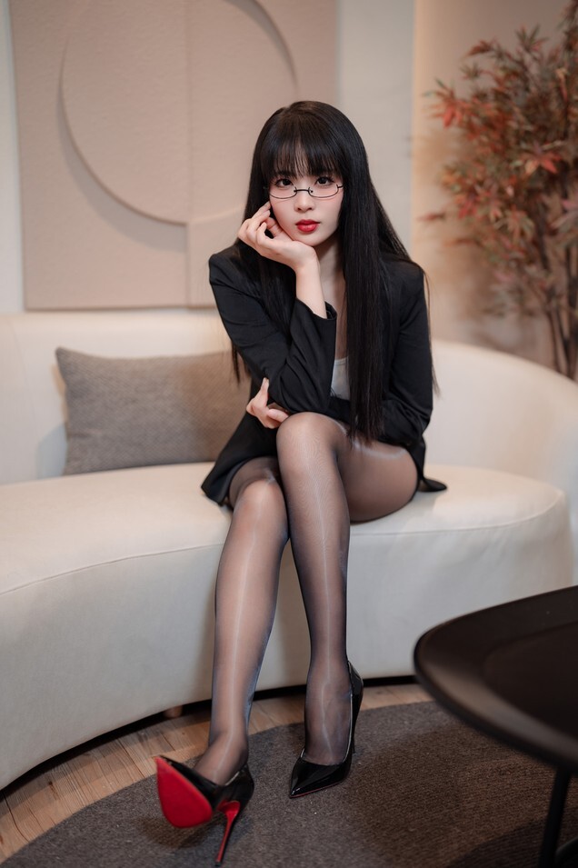 轩萧学姐 - 下班后的ol [72P-255MB]