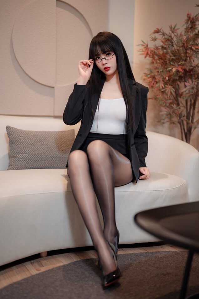 轩萧学姐 - 下班后的ol [72P-255MB]