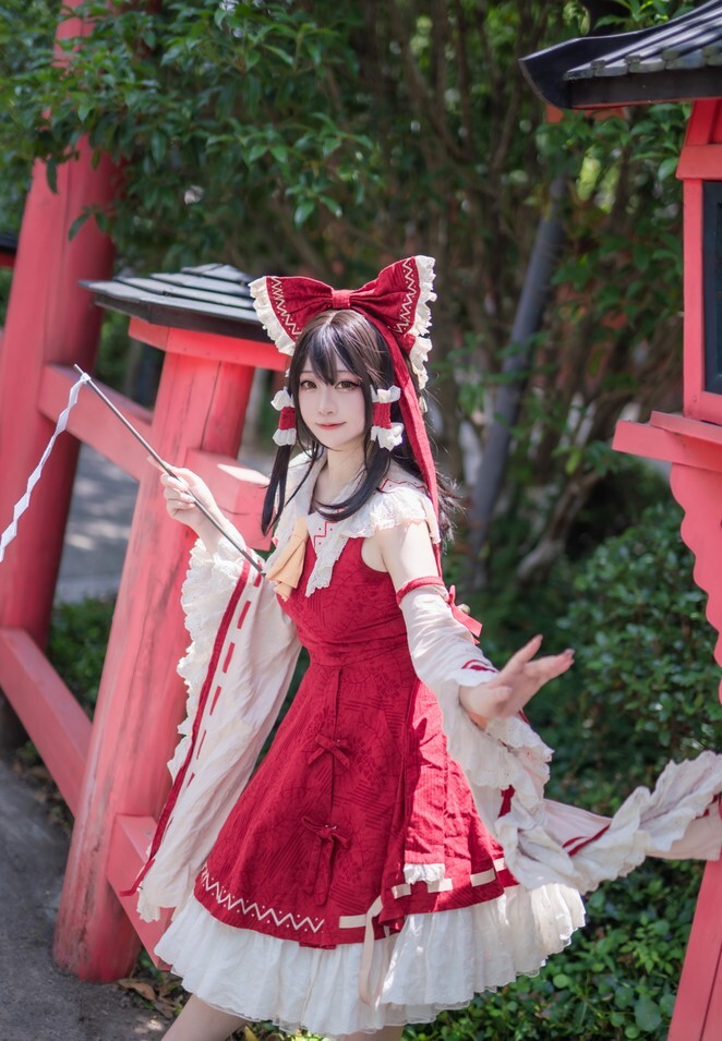 Halo_酱 - 博丽灵梦 [12P-128MB]