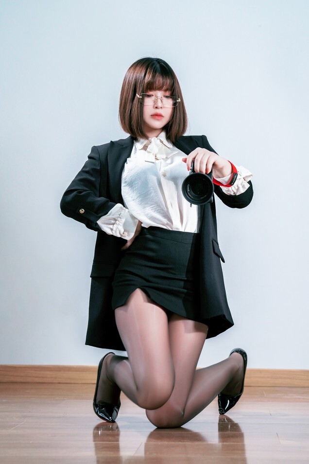 【BANBANKO】半半子 - OL自撮 [28P2V-143MB]