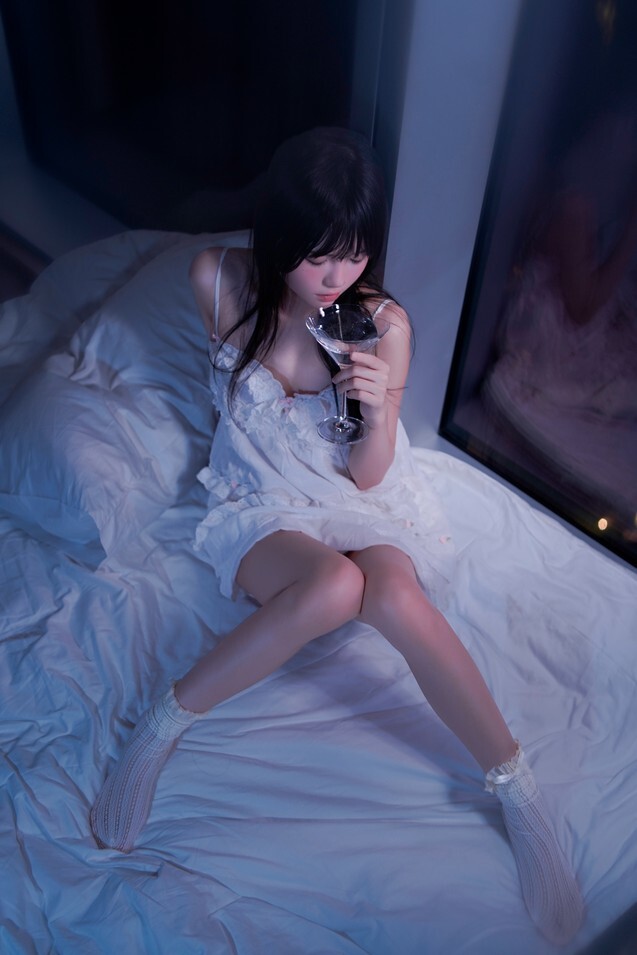 桜桃喵 – 小月光 [45P-431MB]