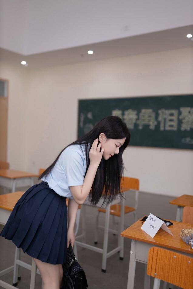 鱼子酱Fish - 班长的礼物 [130P-1.55GB]