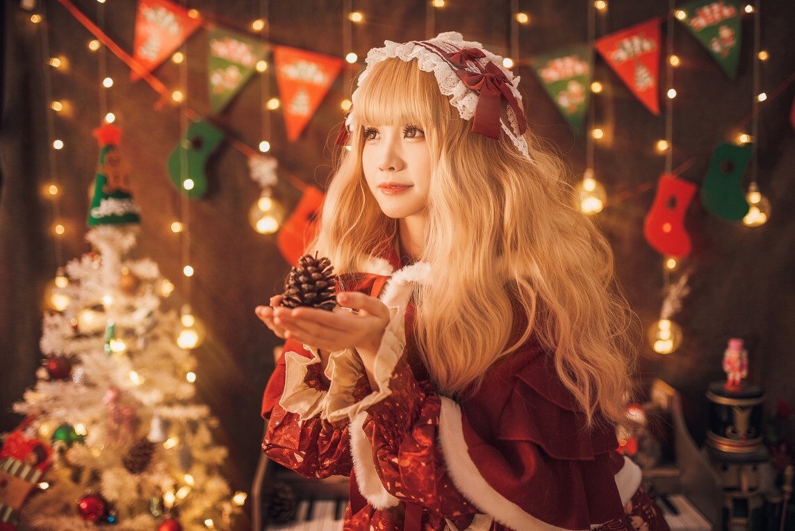 miko酱ww - 暖屋里的少女 [29P-1.00GB]