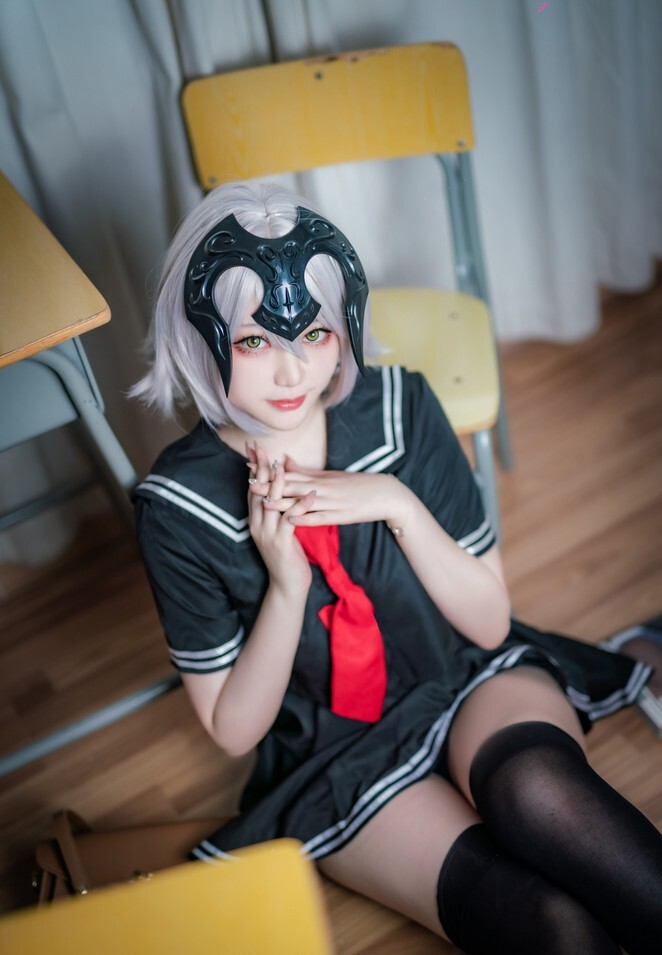 Halo_酱 - 黑贞校服 [12P-23.3MB]