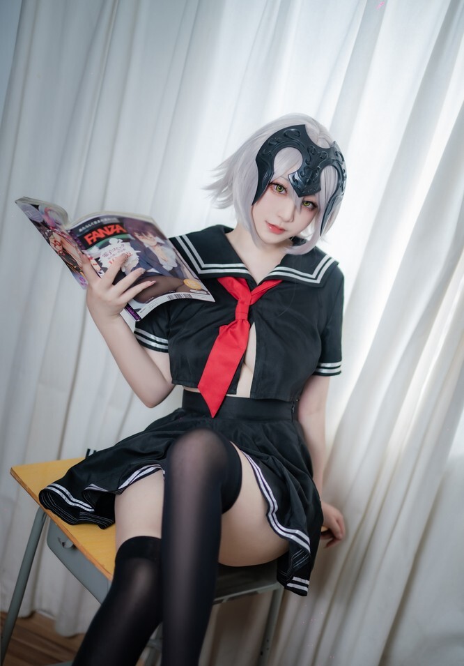 Halo_酱 - 黑贞校服 [12P-23.3MB]