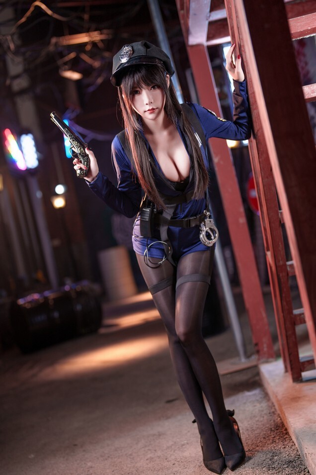 香草喵露露 - 十一月舰长 女警 [40P1V-1.54GB]