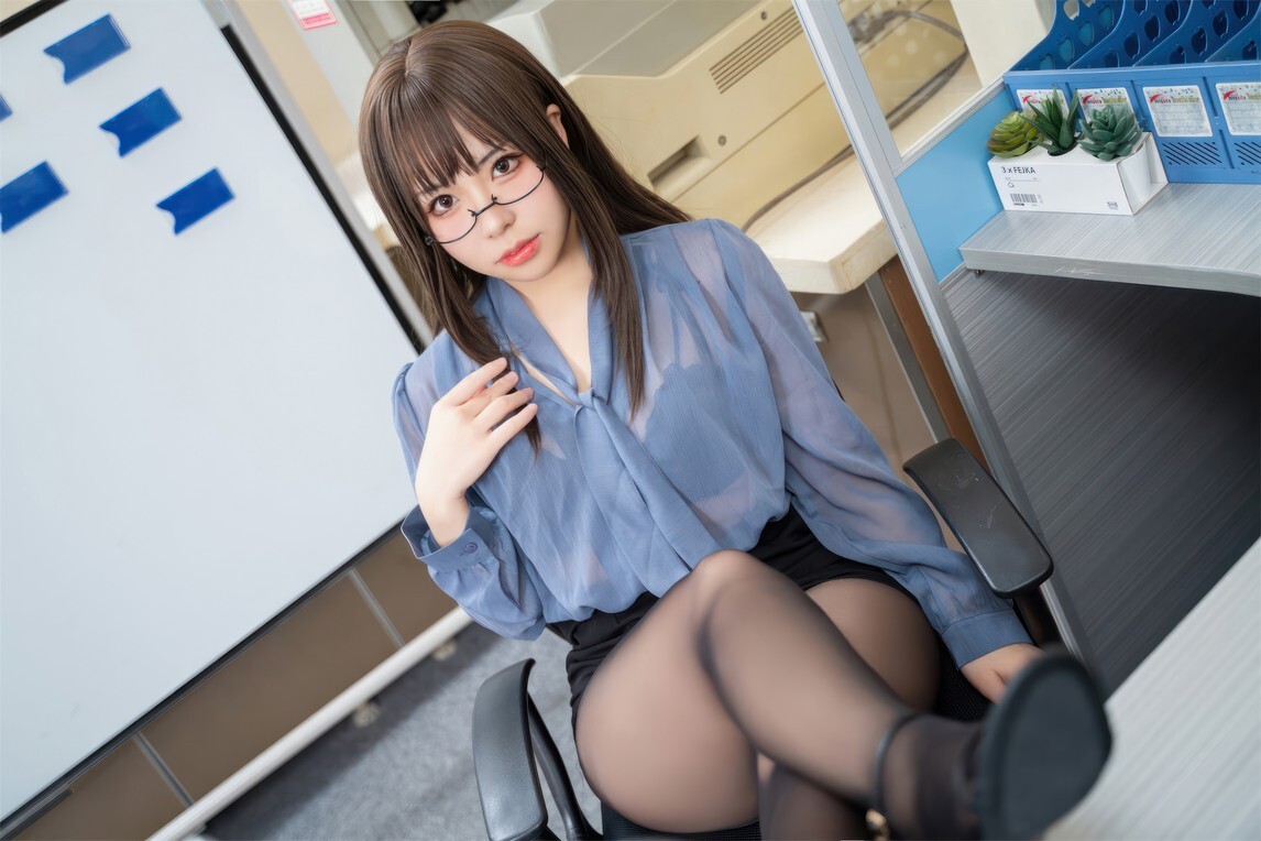 虎森森 - 黑丝眼镜娘 [60P-471MB]