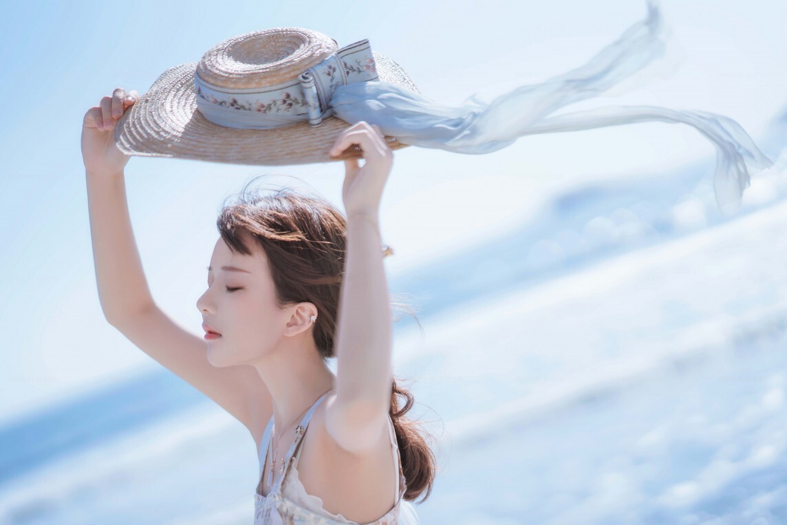 桜桃喵 – 发光的海 [18P-214MB]