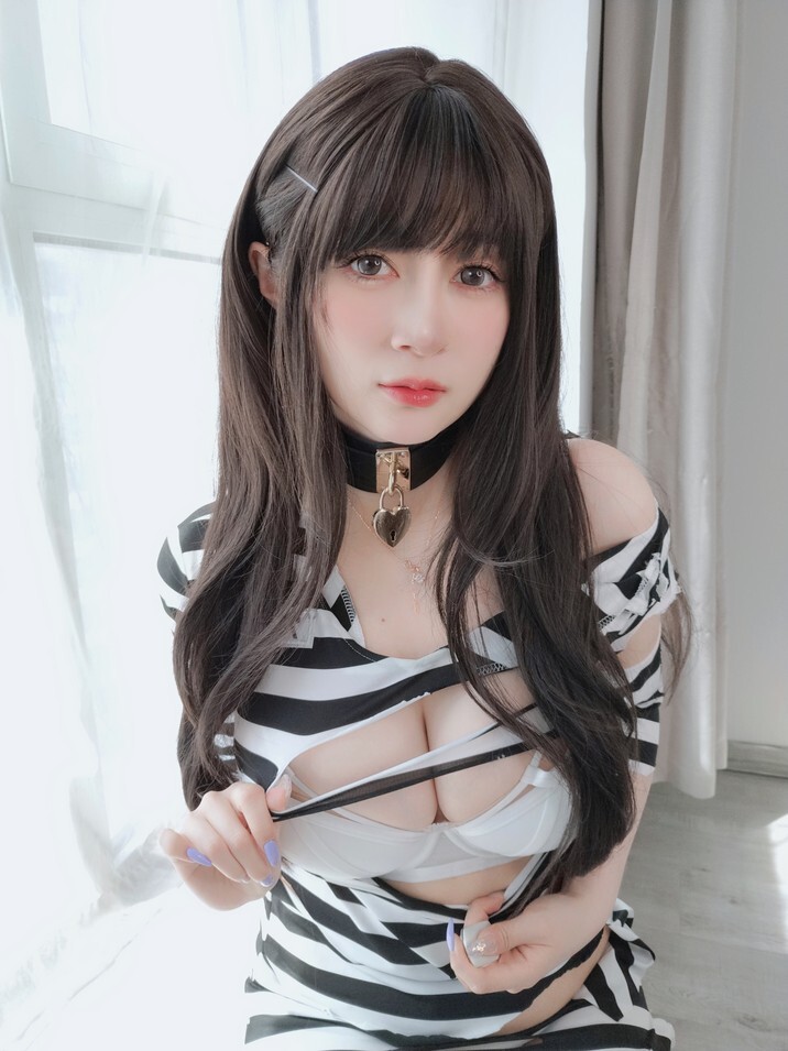 白银81 - Fantia 23年08月订阅 (25套) [259P9V-2.13GB]