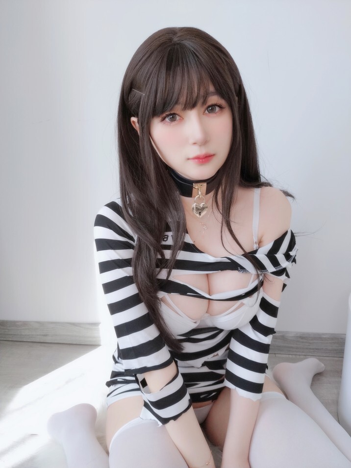 白银81 - Fantia 23年08月订阅 (25套) [259P9V-2.13GB]