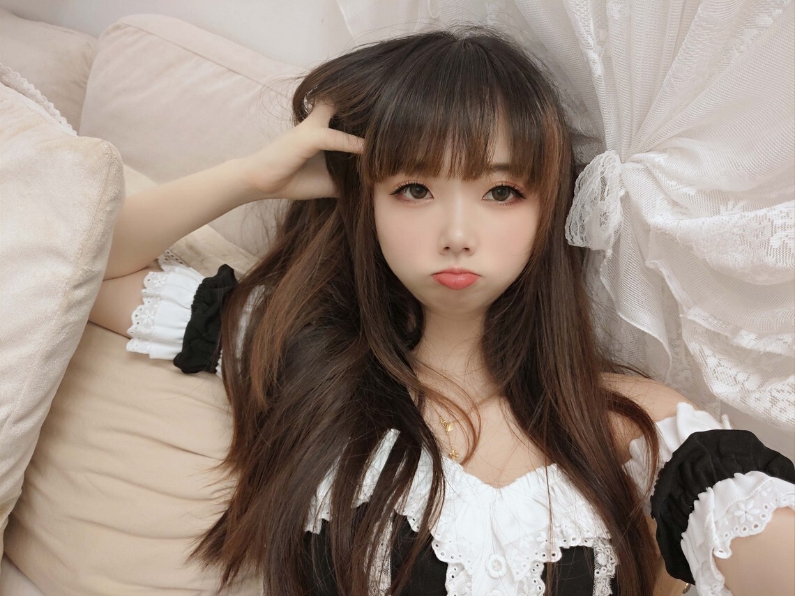 雪琪SAMA - 对镜女仆 [28P2V-618MB]