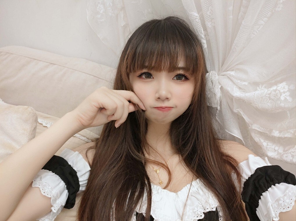 雪琪SAMA - 对镜女仆 [28P2V-618MB]