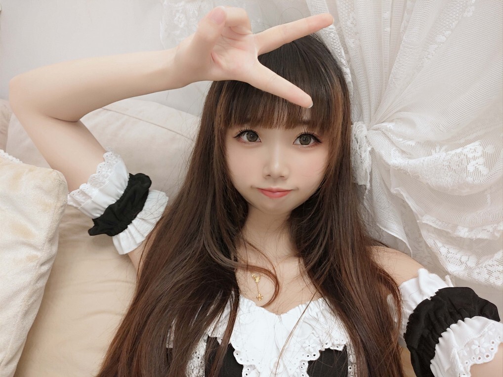 雪琪SAMA – 对镜女仆 [28P2V-618MB]