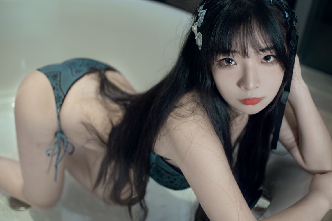 Kokuhui - 曦中蝶 [40P-834MB]