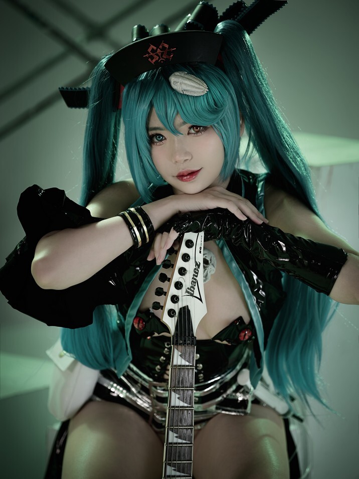 ZinieQ – Calne Ca (Vocaloid) [41P7V-572MB]