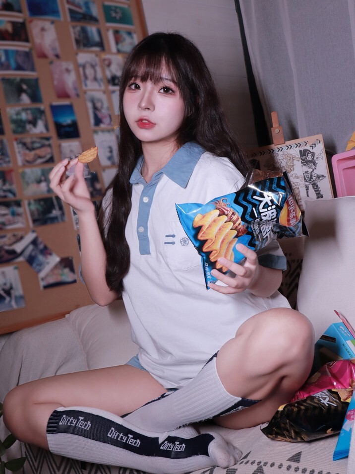 Kokuhui – 蓝白条少女 [81P-807MB]