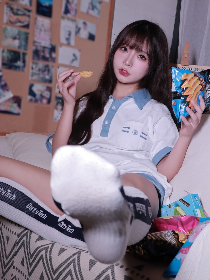 Kokuhui - 蓝白条少女 [81P-807MB]