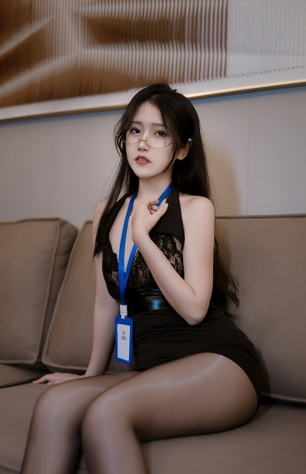 不呆猫 - 性感秘书 [40P-232MB]