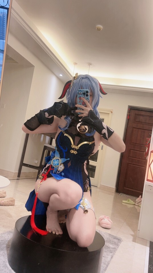 屑雪雪鸭 - 甘雨 新年 [44P2V-87.3MB]